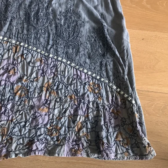 Palak Sleeveless Dress - Picture 4 of 7